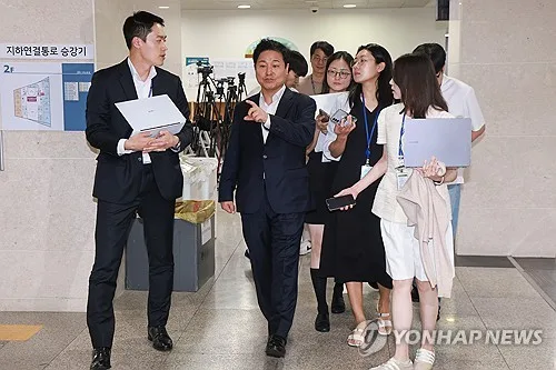 與, 吳 '탄천 신규택지'에 "허황돼…공급원칙은 부담가능·신속"