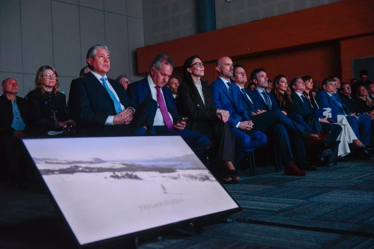 Un gobernador dijo que las PASO son “innecesarias” y se mostró junto a funcionarios nacionales