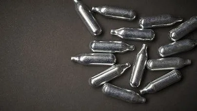 Gaz hilarant : comment adapter l'offre de soin pour les patients souffrant d'addiction.