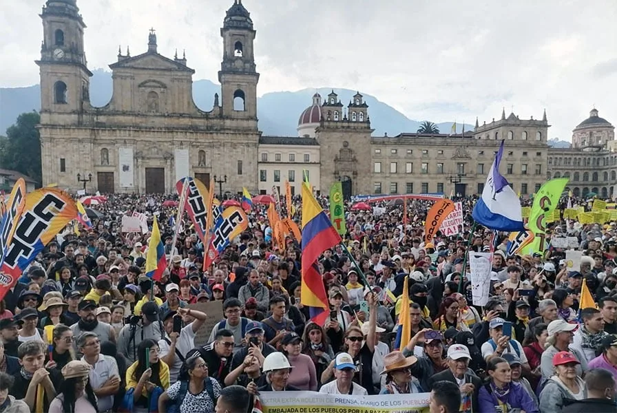 Colômbia para contra retrocessos de “Abelardo fascista”