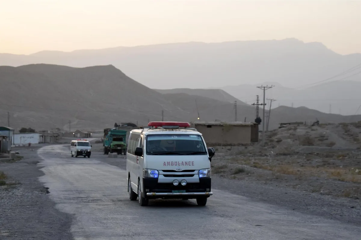 Aumentan a cerca de 30 los muertos por el derrumbe del techo de una escuela en Pakistán