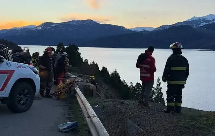 Ruta 40 trágica: un conductor murió al caer con su auto al lago Lácar y otro está en terapia intensiva tras un vuelco