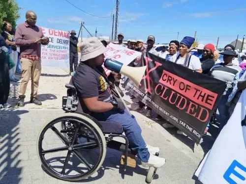 Khayelitsha residents fear crime and shack fires as power outages drag on