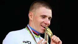 Histórico: Evenepoel é campeão mundial de contrarrelógio pela quarta vez seguida