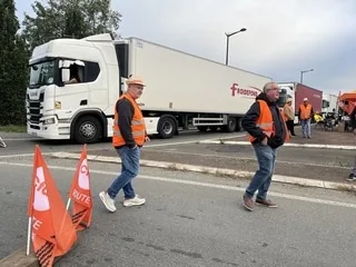 Les syndicats mobilisés autour d’une zone d’activité près du Mans, la circulation est perturbée