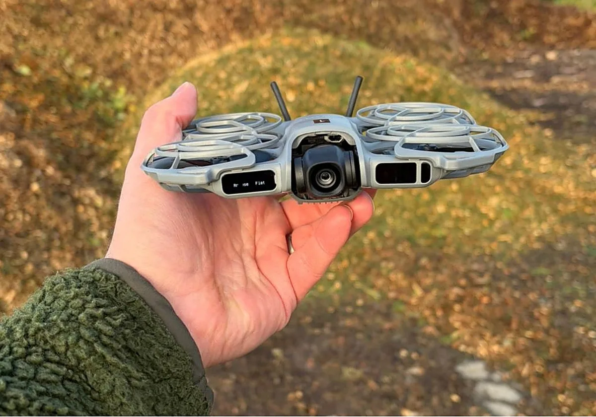 Pesa 151 gramos y no pide licencia: el dron de DJI perfecto para grabar planos aéreos sin papeleo