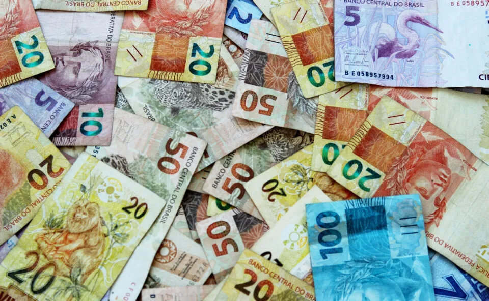 Receita Federal libera consulta ao quarto lote da restituição do Imposto de Renda; saiba como conferir data e valores