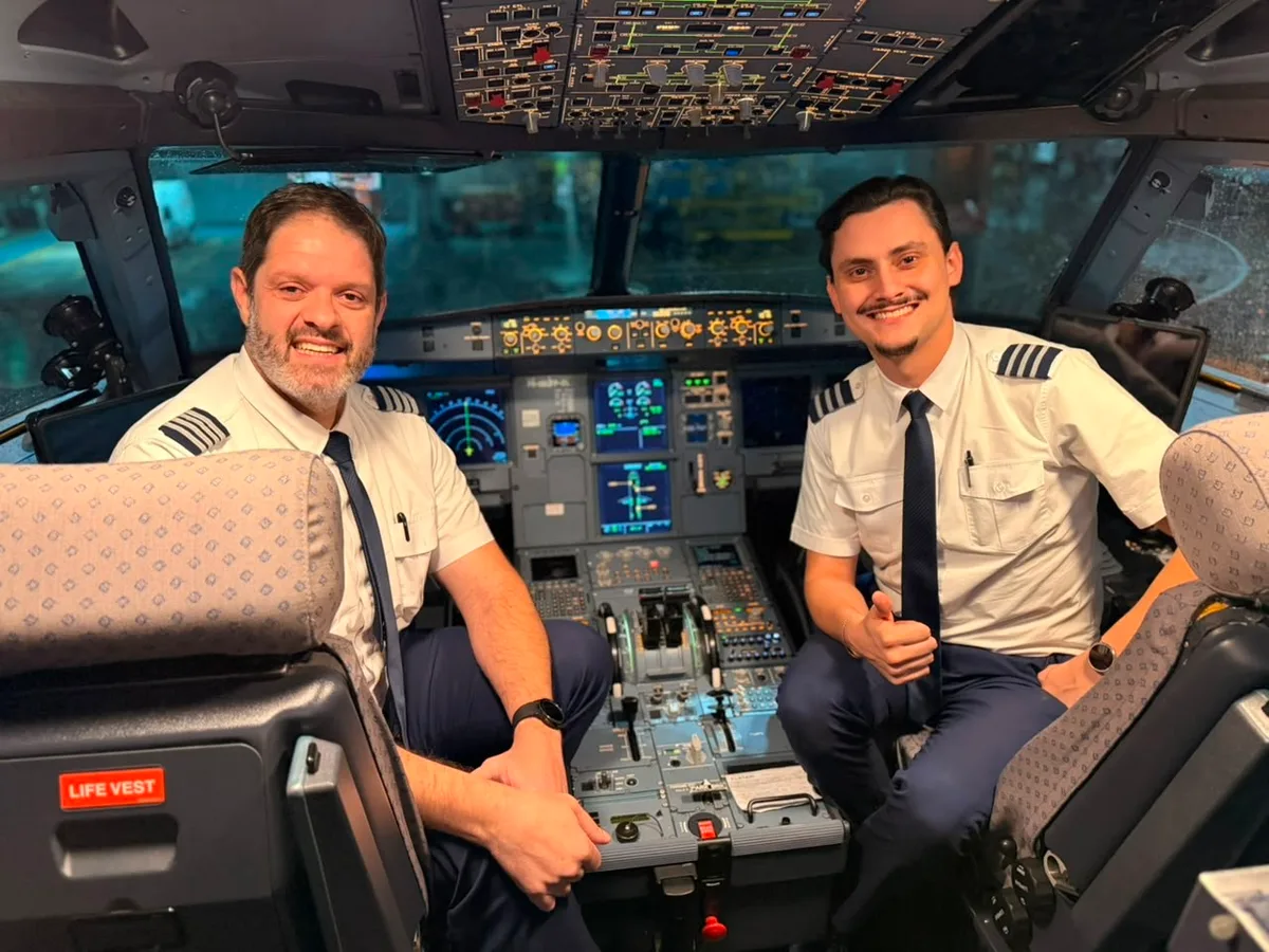 Irmãos pilotos comandam juntos voo comercial de SP a Buenos Aires pela 1ª vez no Dia do Irmão