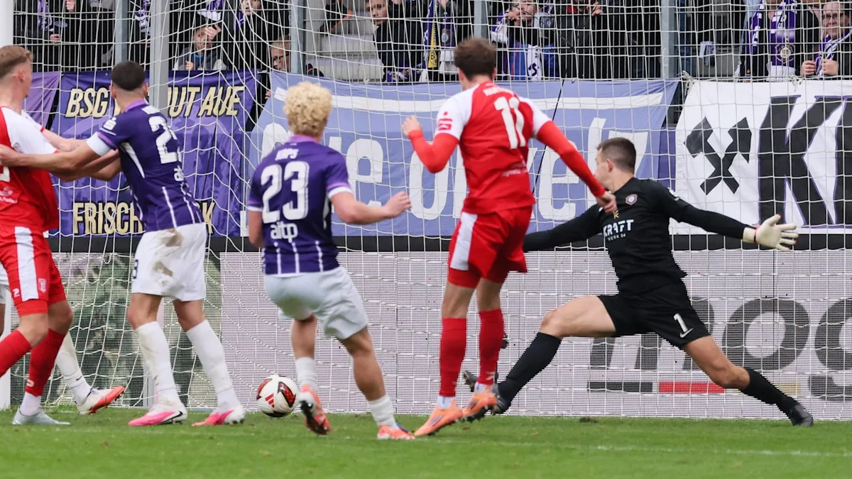 Halle-Joker sticht spät - Last-Minute-Schock für Aue