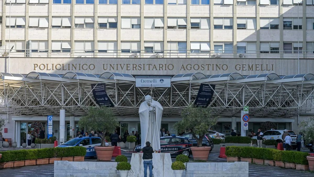 El papa León XIV continúa su recuperación tras la operación: pasó buena noche y desayunó