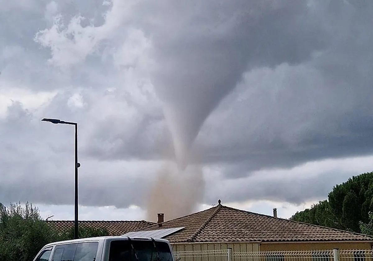 Al menos dos desaparecidos bajo los escombros tras el paso de un tornado en el sur de Francia