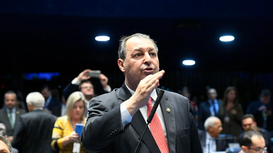 Relator do fim da escala 6×1 no Senado diz que votar contra a proposta seria “suicídio”