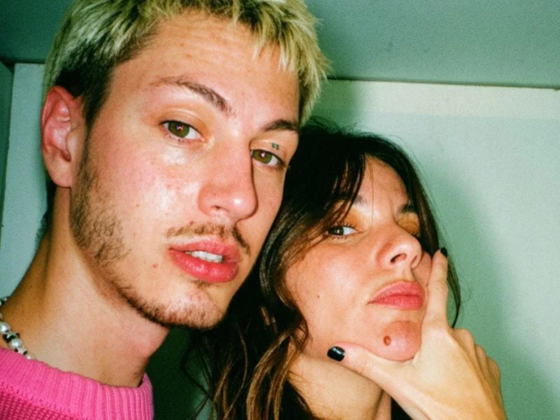 Gimena Accardi se mostró a los besos con su novio de 27 años