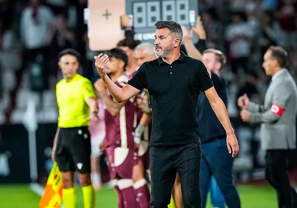 Del 'plan A' a la revolución: Iván Ania encuentra en el banquillo la fórmula para transformar al Córdoba CF