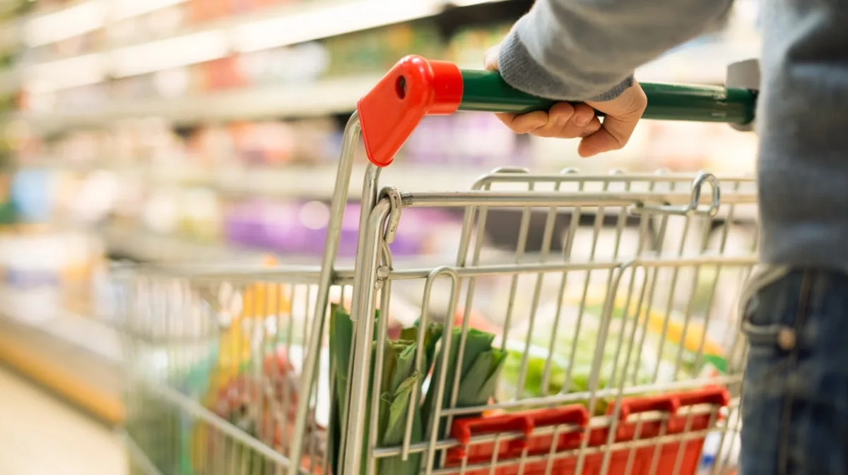 Feriado del lunes 12 de octubre: cómo operarán las principales cadenas de supermercados