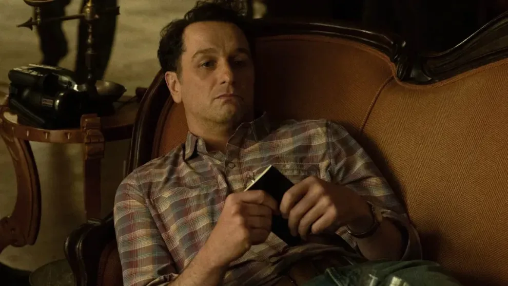 Emmy Awards 2026 | Matthew Rhys leva o prêmio de Melhor Ator em Série de Comédia por ‘O Segredo de Widow’s Bay’