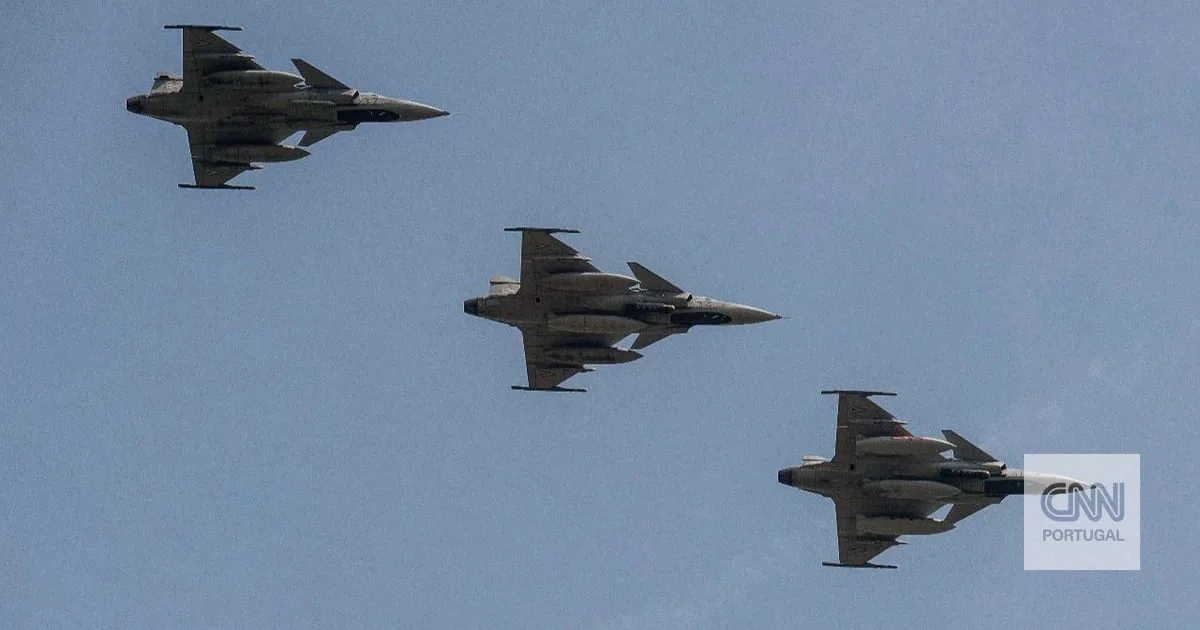 Suécia vai ajudar Finlândia a patrulhar fronteira com a Rússia: "Estamos a reforçar a dissuasão e defesa da NATO"