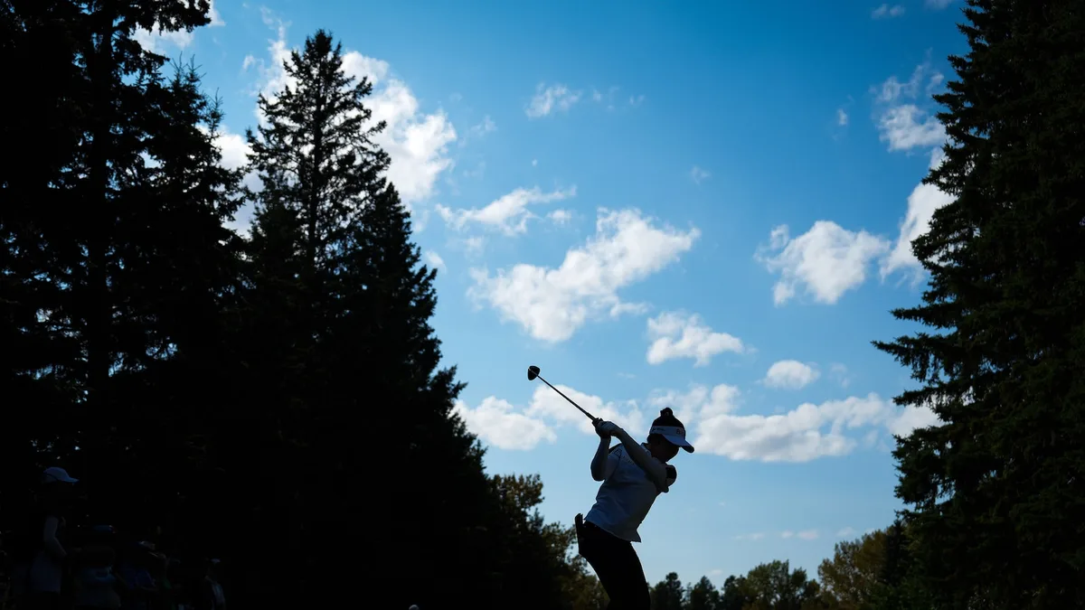 Yamashita opens 5-stroke lead in CPKC Women’s Open as players fight off mosquitos