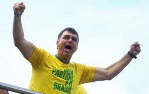 Flávio diz que não fará economia com salário mínimo, mas evita prometer ganho real