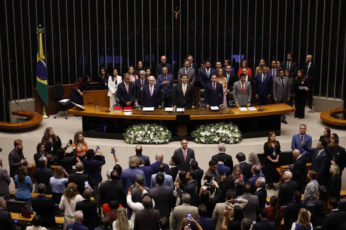 Custo médio com saúde de senadores é 10 vezes maior que com deputados e 46 vezes mais que no SUS