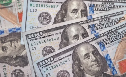 El dólar rebasa los 19 pesos; pegará a las importaciones e inflación