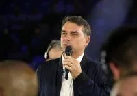 Flávio promete manter Bolsa Família, cita trem e confirma apoio a JHC em AL