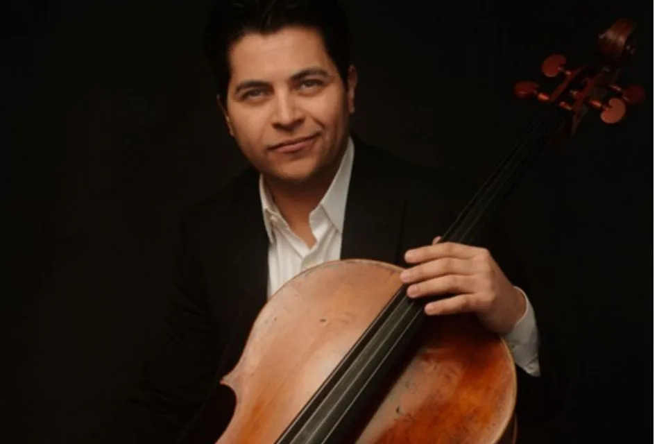 Gregorio Nieto: el violonchelista venezolano que revela el universo musical de Hopkins