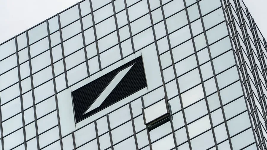 Schadenersatzforderungen: Deutsche Bank erzielt Vergleich: Millionen-Klage vom Tisch