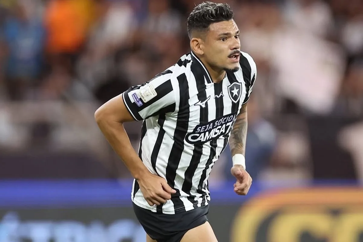 Tiquinho marca no início, Botafogo vence a Chapecoense e se afasta do Z4