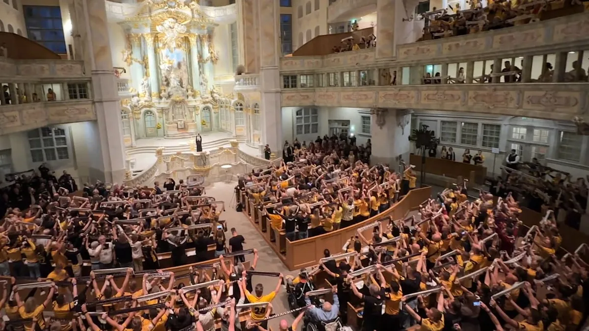 Besonderes Jubiläum - Hier singen 1000 Fans in der Dresdner Frauenkirche