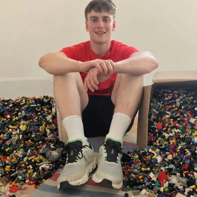 Actualité : À 18 ans, il gagne déjà sa vie en revendant des LEGO sur eBay, son activité a généré plus de 350 000 € en un an pour s'acheter son premier appartement