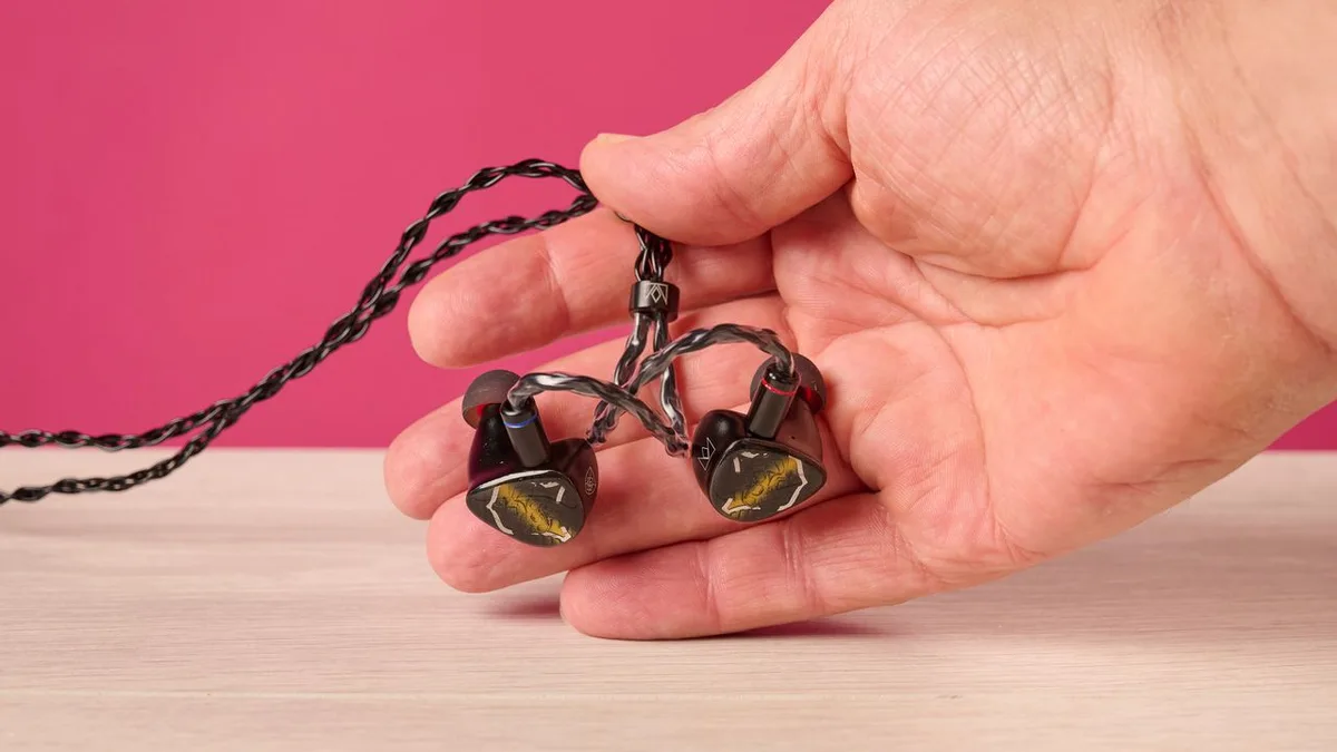 Noble’s Vanguard audiophile wired earbuds deliver a tightly arranged wall of sound that hits like an advancing army, but there’s one gap in their armor