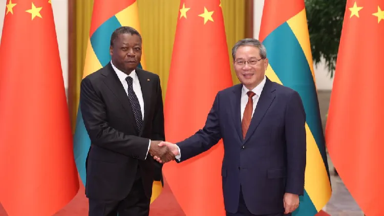 Premier Li holds talks with president of Council of Togolese Republic