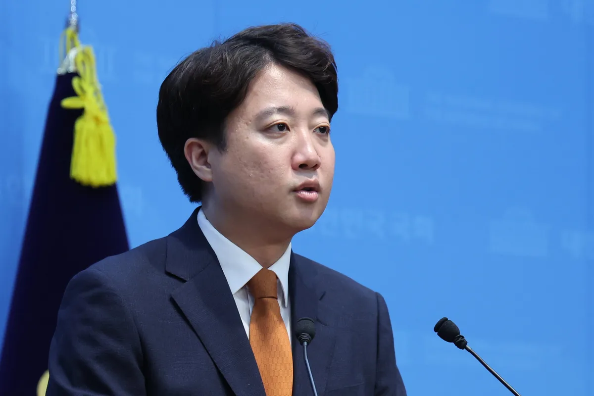 與 “‘이준석 민주당 합당설’ 사실 아냐”