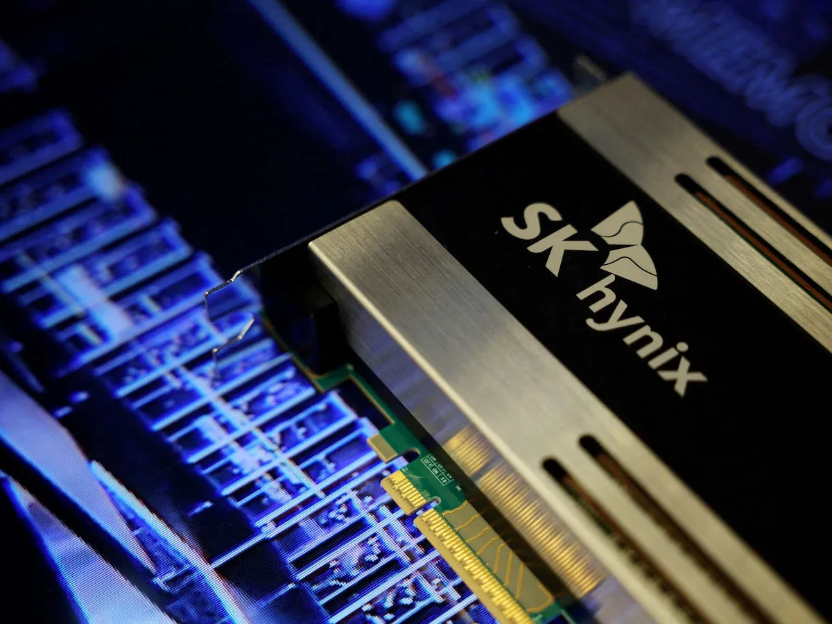 SK Hynix and Intel consider making memory chips in US, sources say