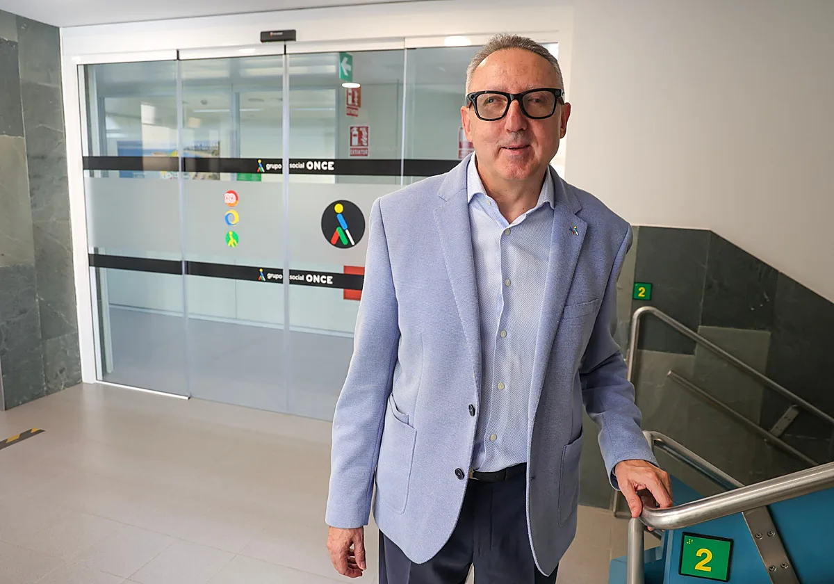 Cristóbal Martínez, delegado de la ONCE: «Los vendedores nunca cobran comisión por repartir un gran premio»