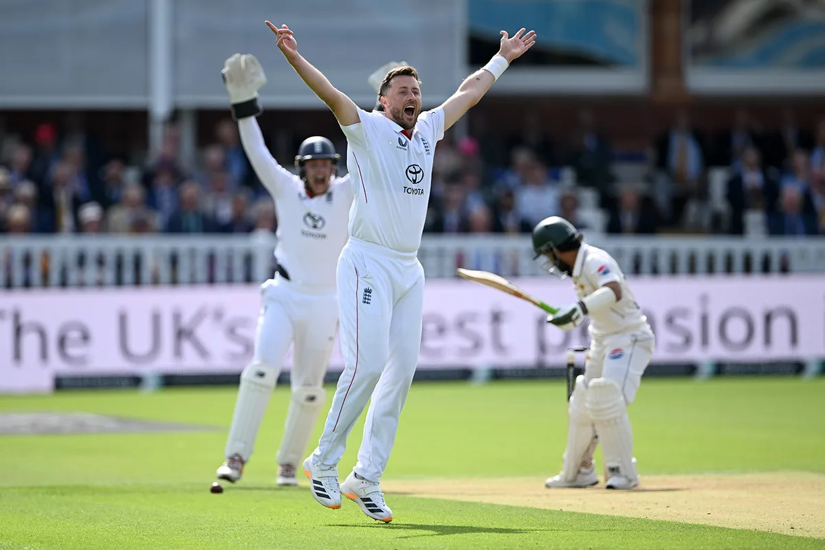 Robinson, Archer demolish Pakistan as England take strong grip