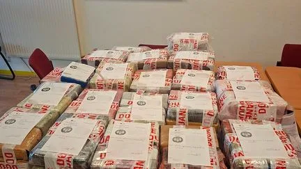 Plus de 230 kilos de cocaïne découverts dans le système de ventilation d'un poids lourd en Côte d'Or, près de 7 millions d'euros de valeur estimée