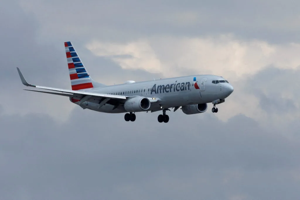 Quick-thinking controller helps 2 planes with same flight number avoid possible disaster
