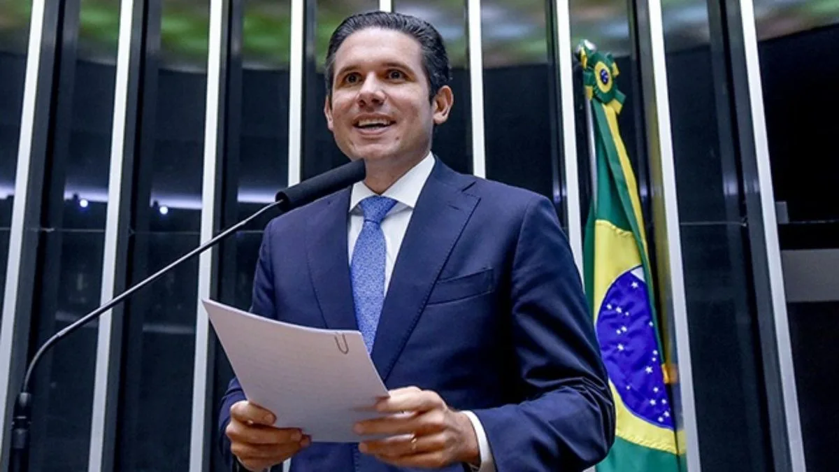 Hugo Motta reforça bloco para reeleição; PT negocia apoio
