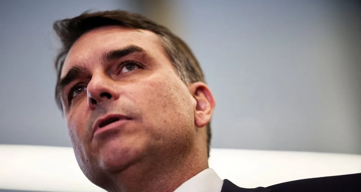 Flávio Bolsonaro chama ‘tesouraço’ de fake news; ‘disseram que eu acabaria com luz do sol’