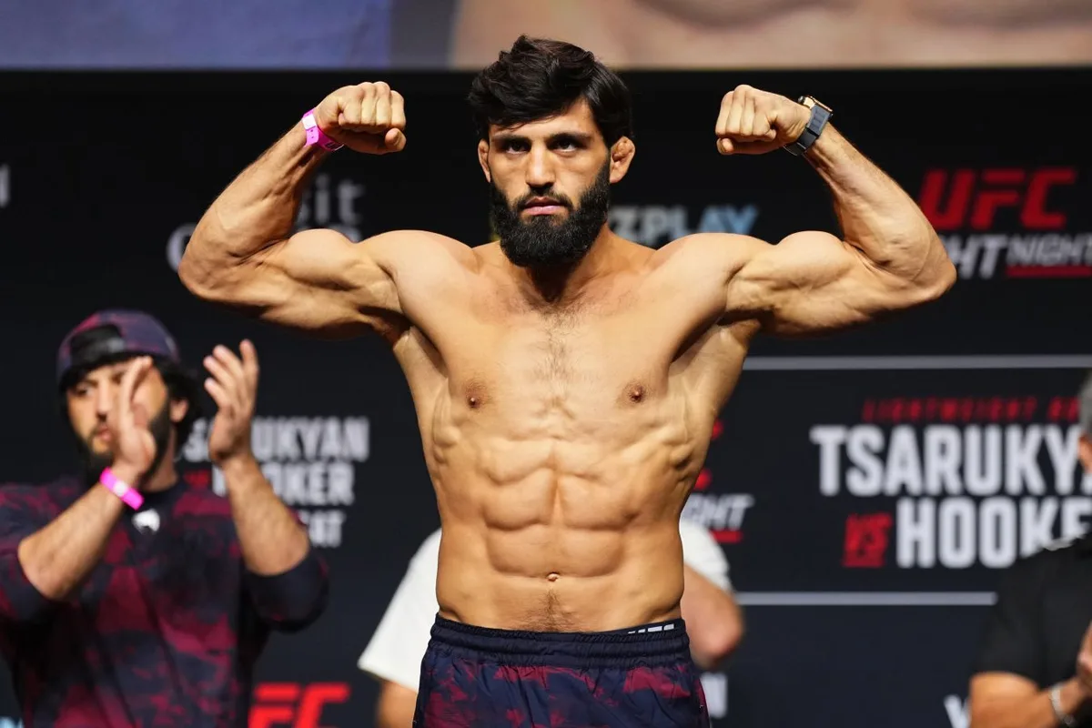 Стало известно, сколько набрали после взвешивания Царукян и Руффи на UFC 331