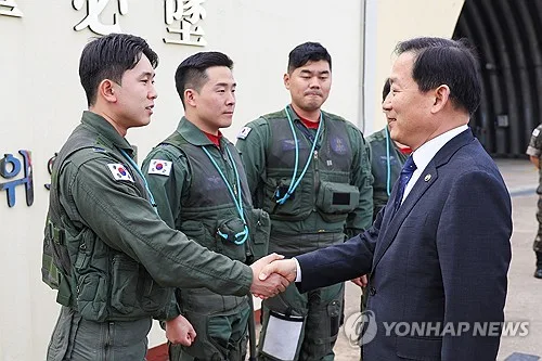 국방차관, 공군 제20전투비행단 찾아 조종사 애로사항 청취