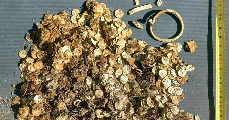 Milhares de moedas da era Viking descobertas na Finlândia