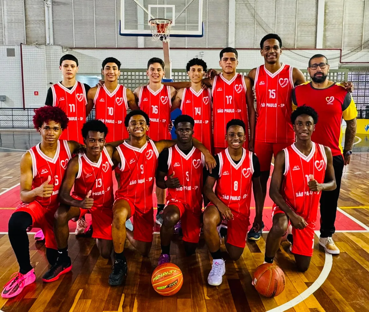 Amorim terá mais de 80 alunos em competições esportivas na China, no Equador e em Foz