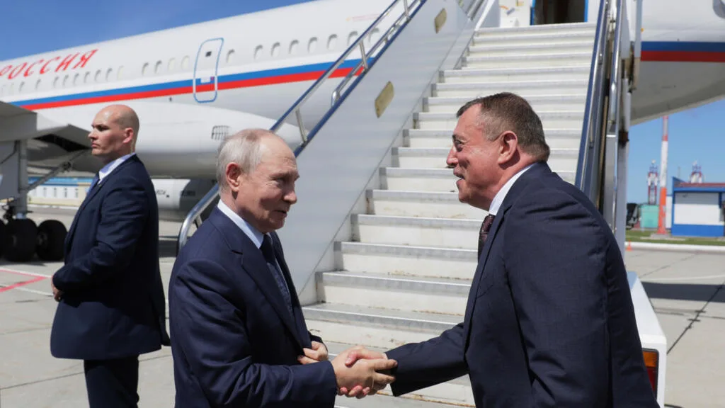 Vladimir Poutine en visite pour la première fois aux îles Kouriles, disputées avec le Japon