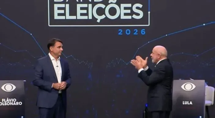 Lula vê subordinação dos Bolsonaro aos EUA; Flávio o acusa de defender PCC