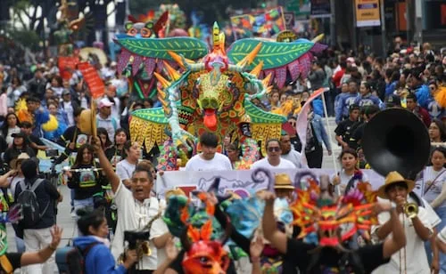 Desfilan 300 alebrijes en Paseo de la Reforma; serán exhibidos hasta el 8 de noviembre