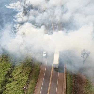 Fumaça de incêndio trava tráfego na BR-163 em Campo Grande
