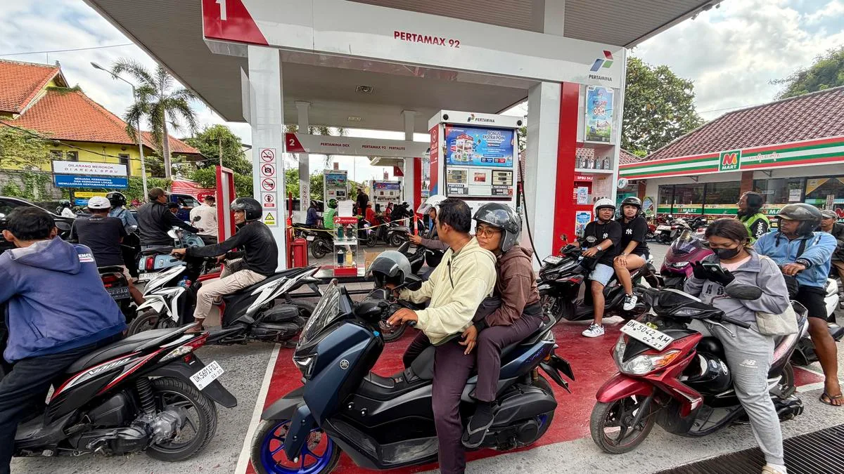 Bali fuel shortage a warning to Australians as tourists left stranded in petrol station chaos